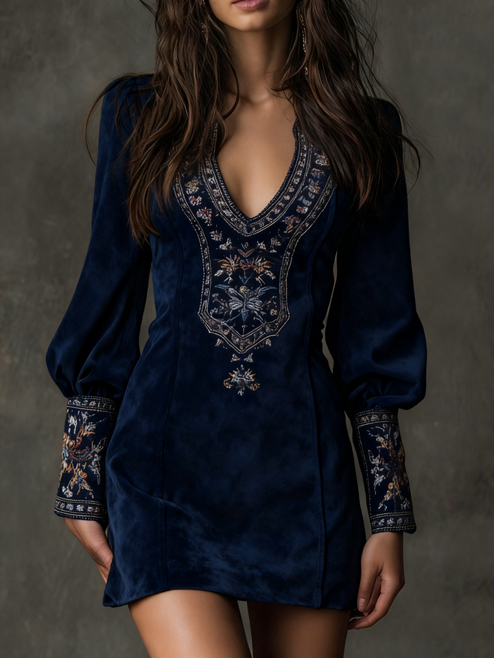 Amalia | Rochie mini vintage maro din suede cu decolteu în V și broderie